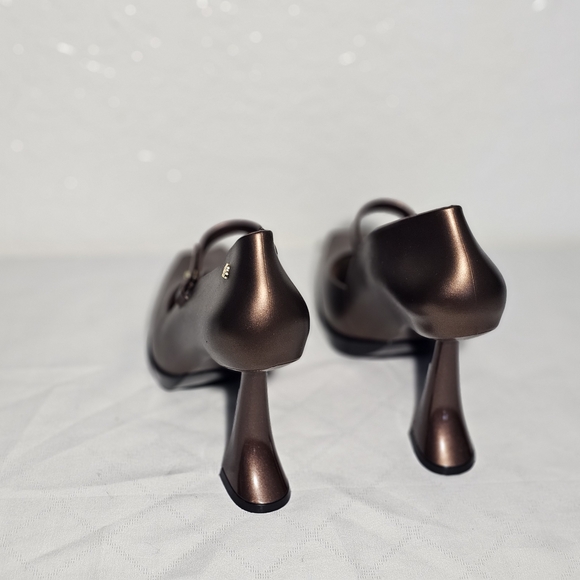 MELISSA + KARL LAGERFELD Bronze heel - Picture 5 of 6